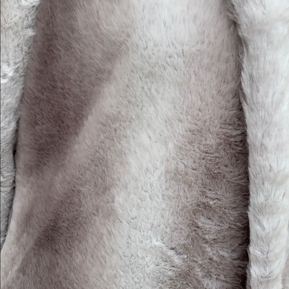 🎉HOST PICK🎉GRAY/WHITE FAUX FUR LINED LONG COAT - Picture 6 of 8